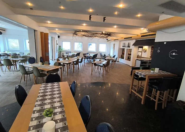 Smart 1 Bb1 203 Готель *